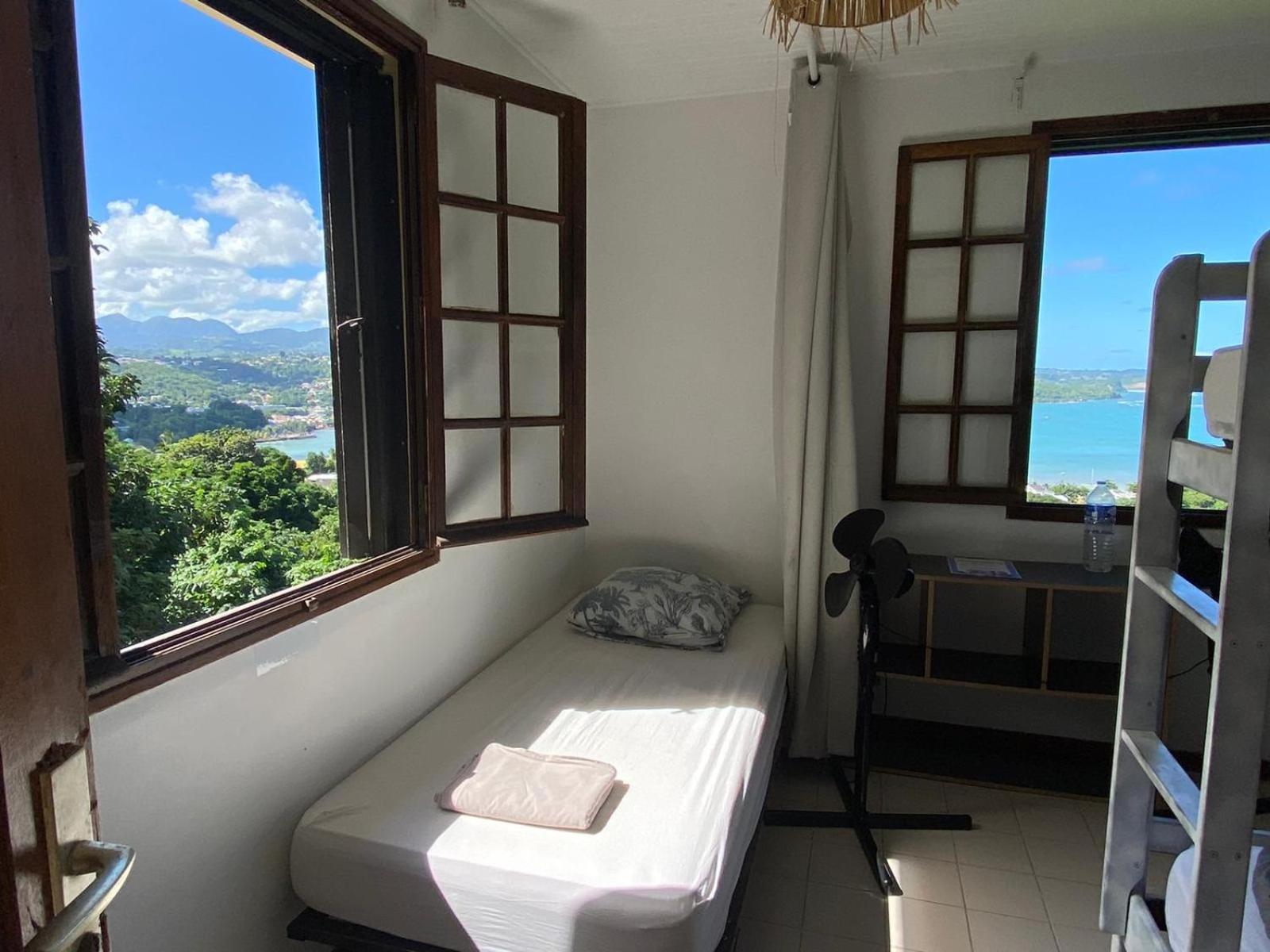 Top Hill Hostel- Martinique- Auberge Dortoir ลา ทรินิเต ภายนอก รูปภาพ